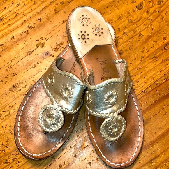 JACK ROGERS Size 7 platinum thong JACKS FLAT sandal pre-loved, leather foot bed - Picture 6 of 9